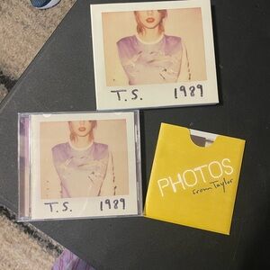 Taylor Swift 1989 Album CD with Yellow Photo Set